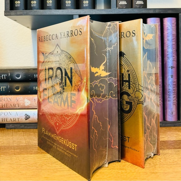 Fourth Wing + Iron Flame - GERMAN EDITIONS by Rebecca Yarros - NEW In PLASTIC - Picture 1 of 8